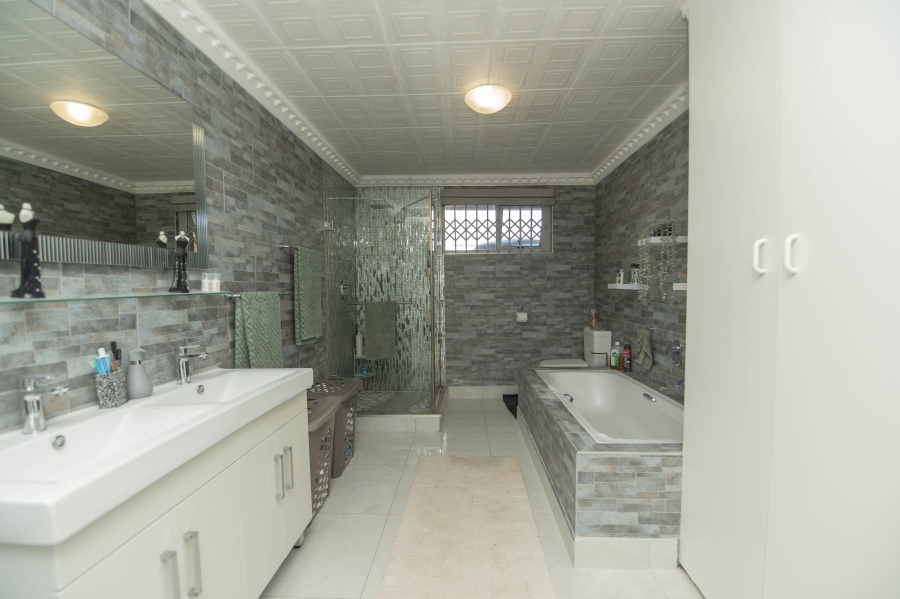 6 Bedroom Property for Sale in Sherwood Eastern Cape